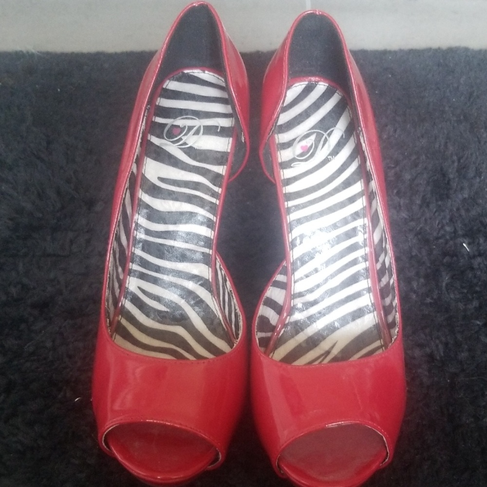 Red pumps